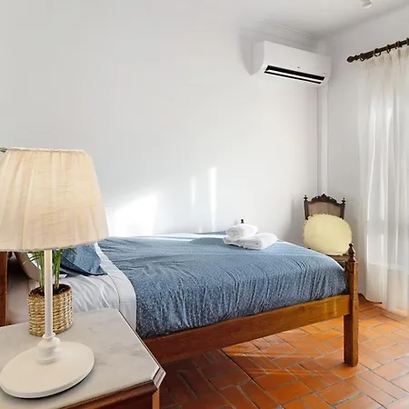 Retro House Moledo