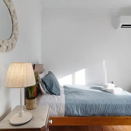 Retro House モレド